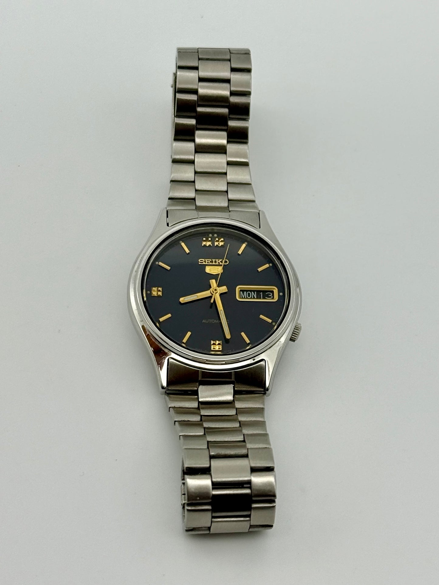 Vintage 1979 Seiko 5 automatic movement watch, 35mm size case, 6.5in size wrist bracelet
