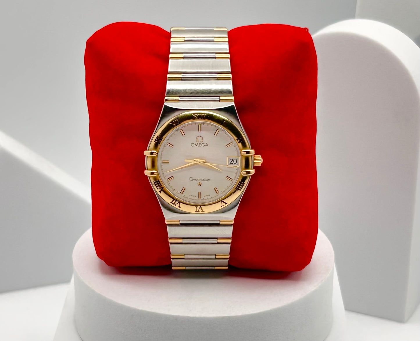 Vintage 1998 Omega Constellation 18k solid gold and stainless steel 39mm size case, 7.5in size wrist bracelet