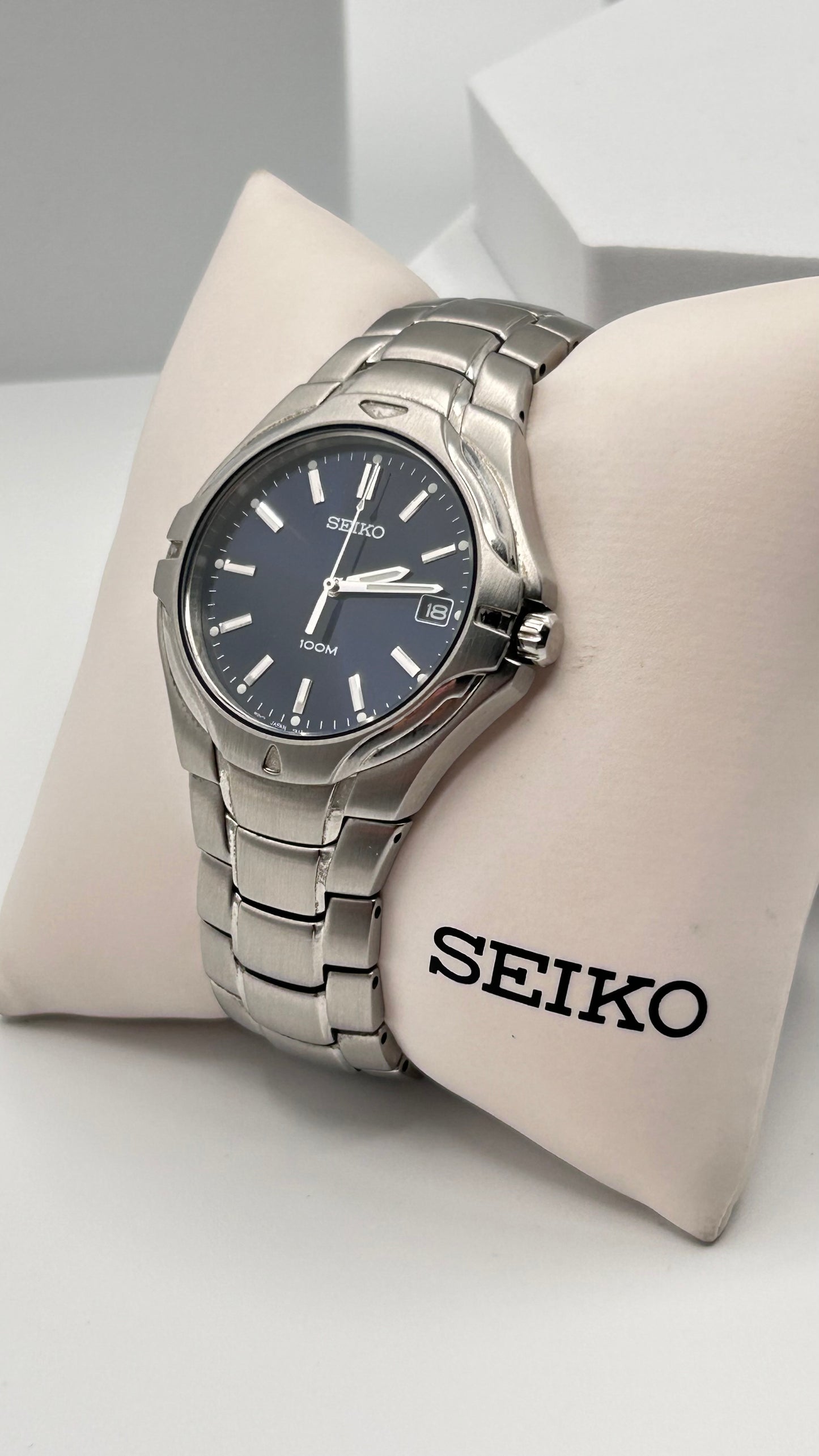 Seiko blue dial watch, 34mm size case, 7in size wrist bracelet