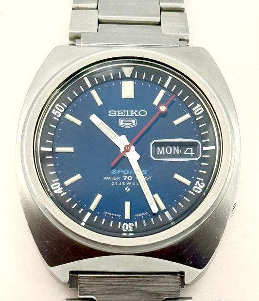 Vintage 1973 Seiko 5 Sports automatic watch, 38mm size case, 8in size wrist bracelet