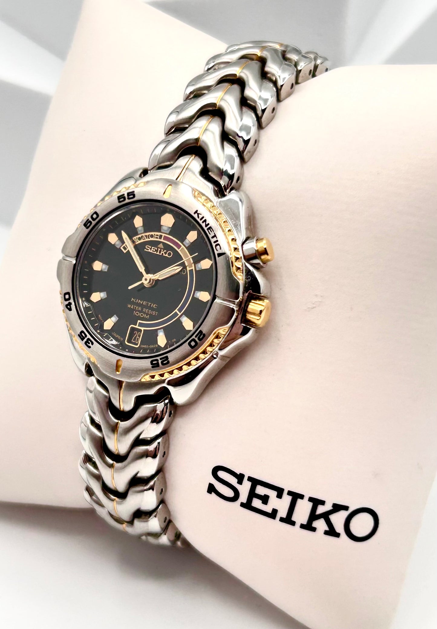 Vintage 2001 Seiko Kinetic women’s watch, 30mm size case, 6in size wrist bracelet