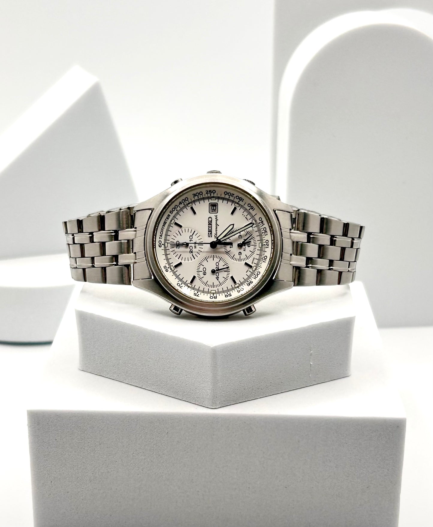 Vintage 1997 Seiko Chronograph watch, 40mm size case, 7.5in size wrist bracelet.