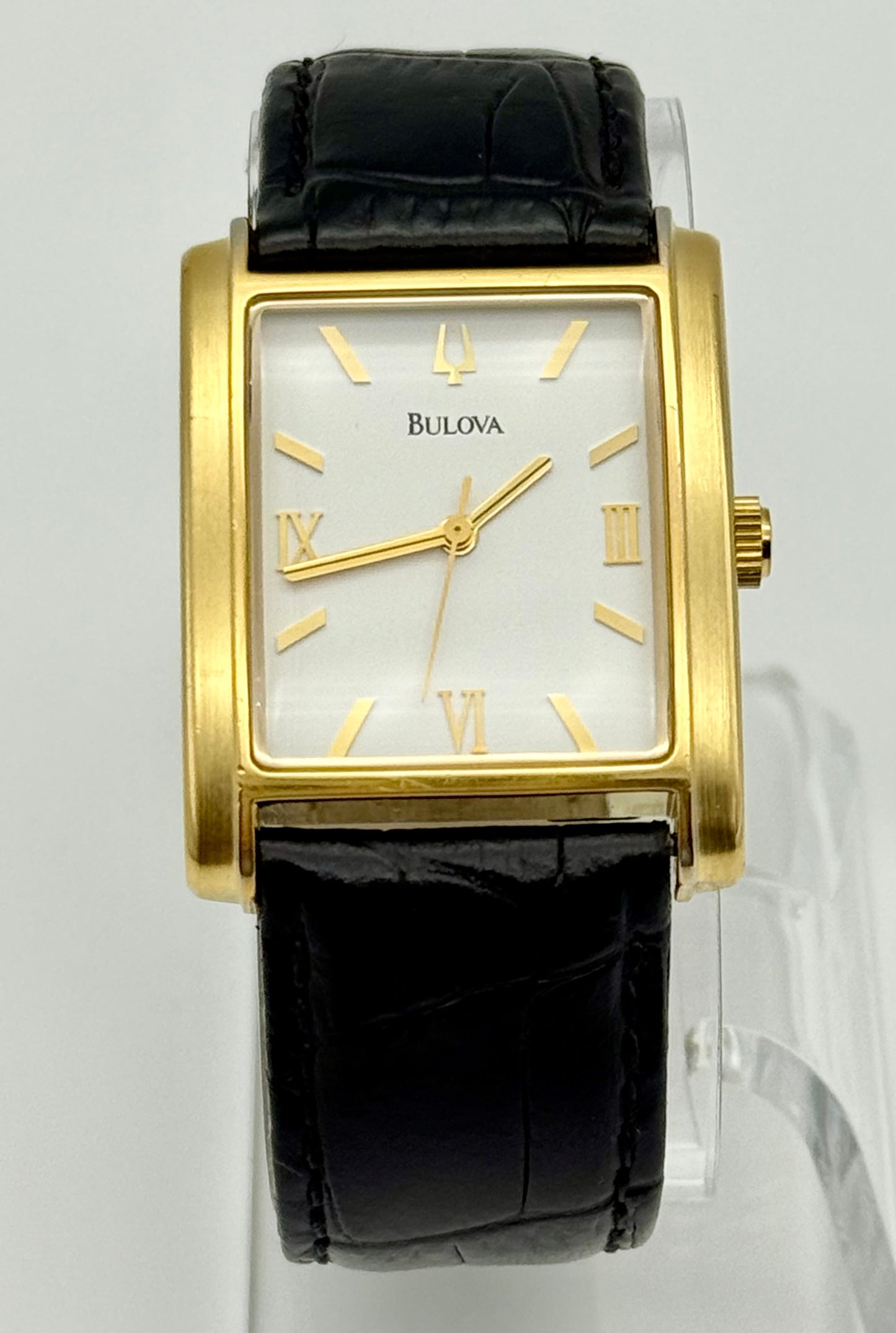 Bulova watch gold tone, 30mm size case, 7.5in size wrist leather band