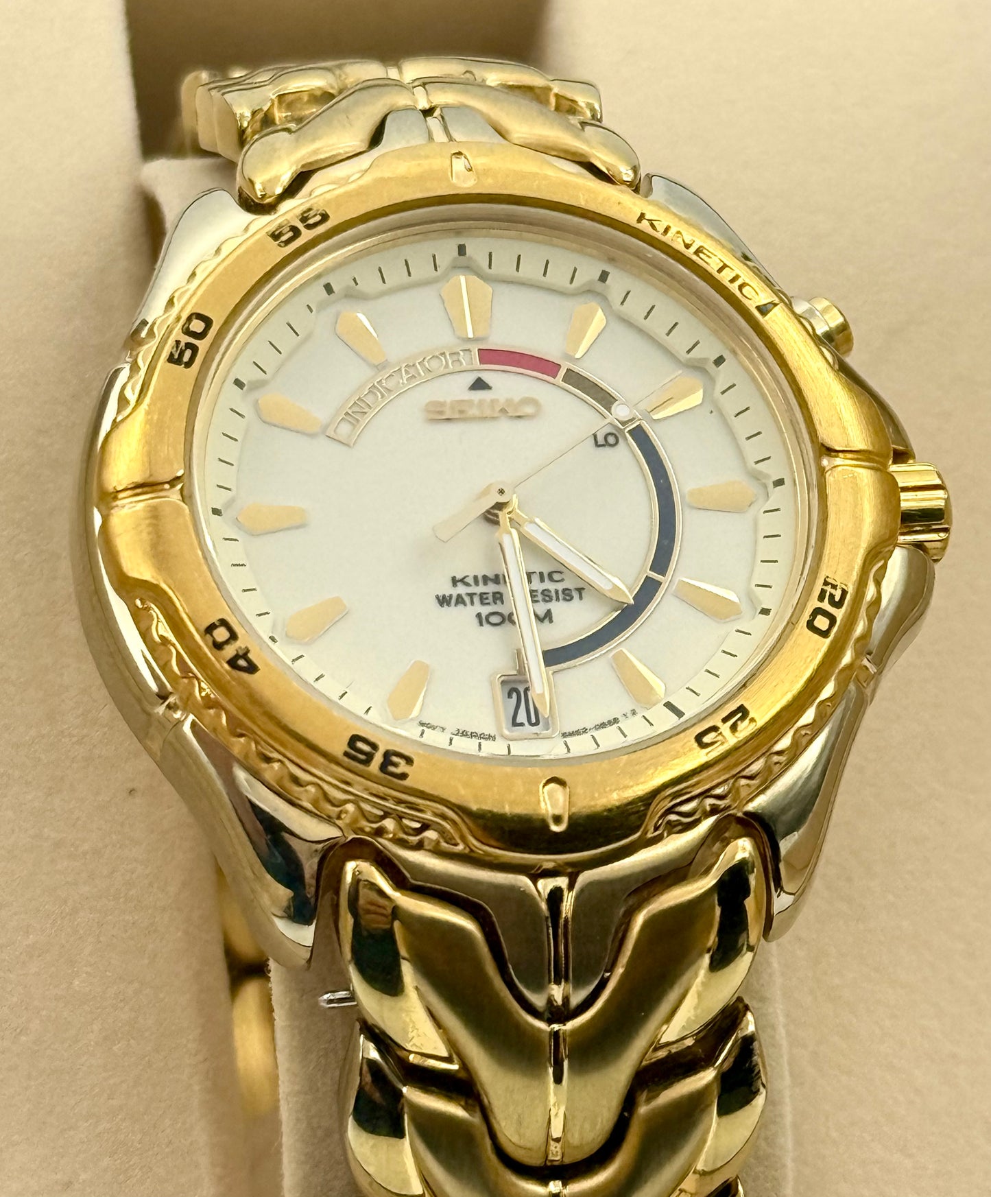 Vintage 2000 Seiko Kinetic watch, 40mm size, 7in size wrist bracelet