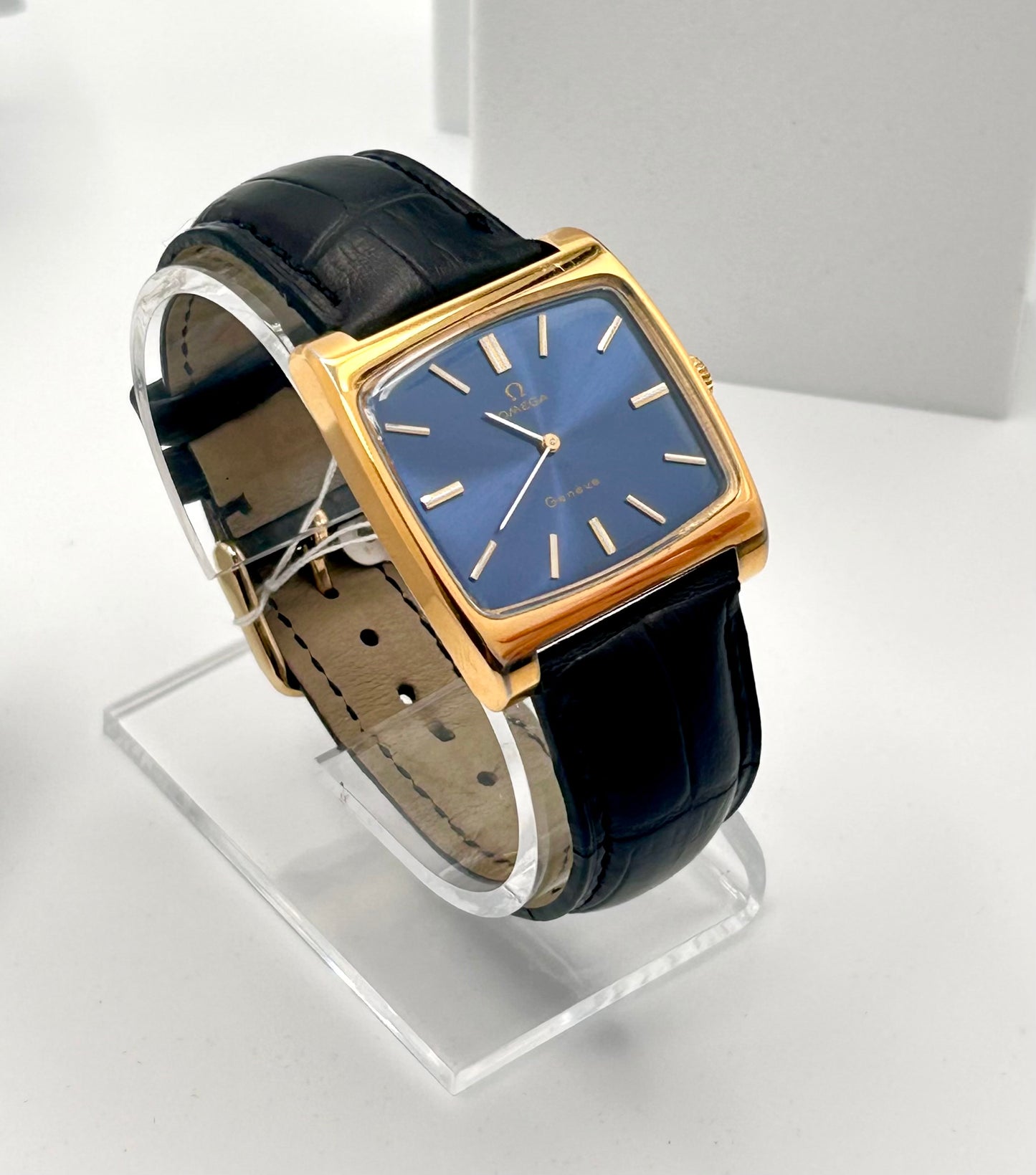 Vintage 1972 Omega Swiss watch, 35mm size case, 7in wrist leather band.