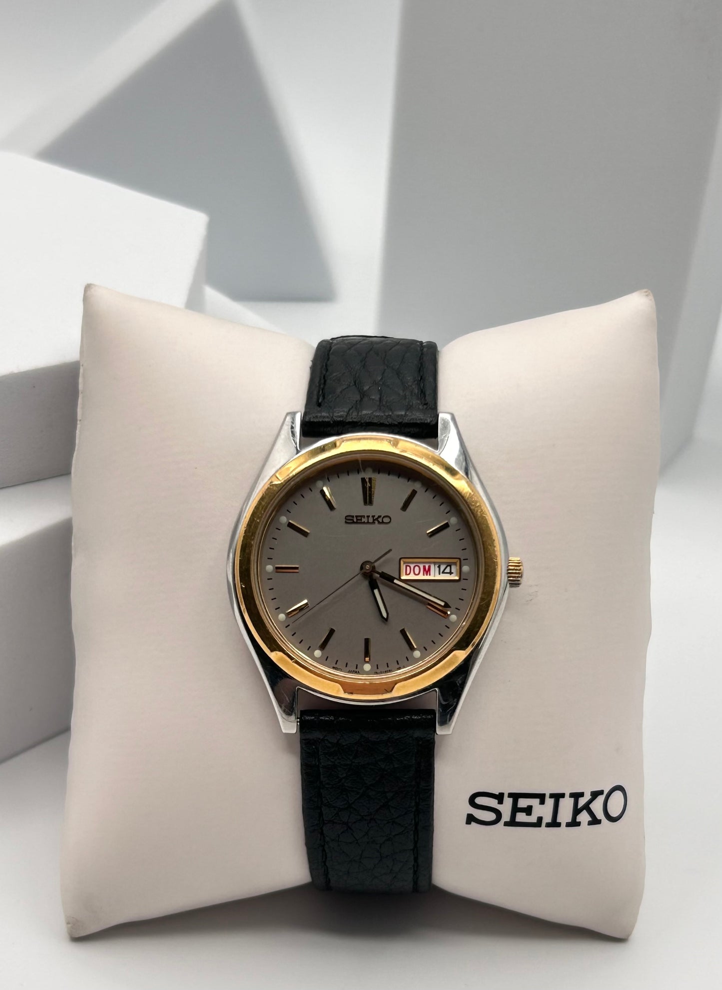 Vintage 2002 Seiko watch, 38mm size case, 7.5 size leather band
