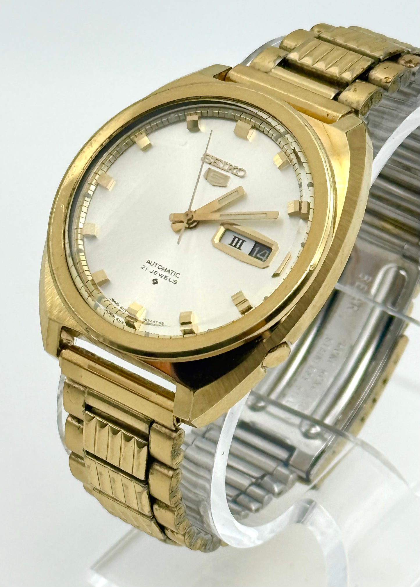 Vintage 1971 Seiko 5 automatic, 39mm size case, 7in size wrist bracelet