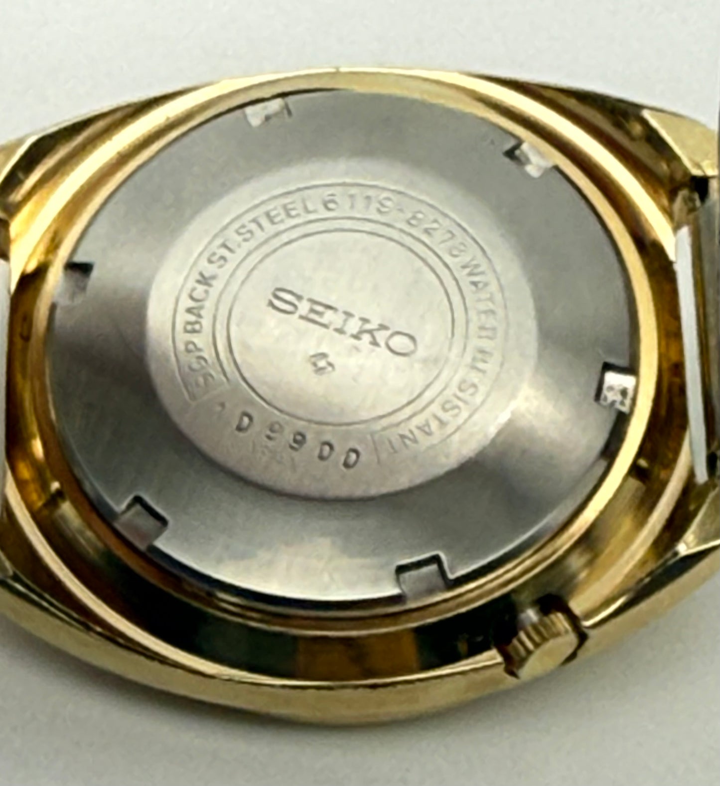 Vintage 1971 Seiko 5 automatic, 39mm size case, 7in size wrist bracelet