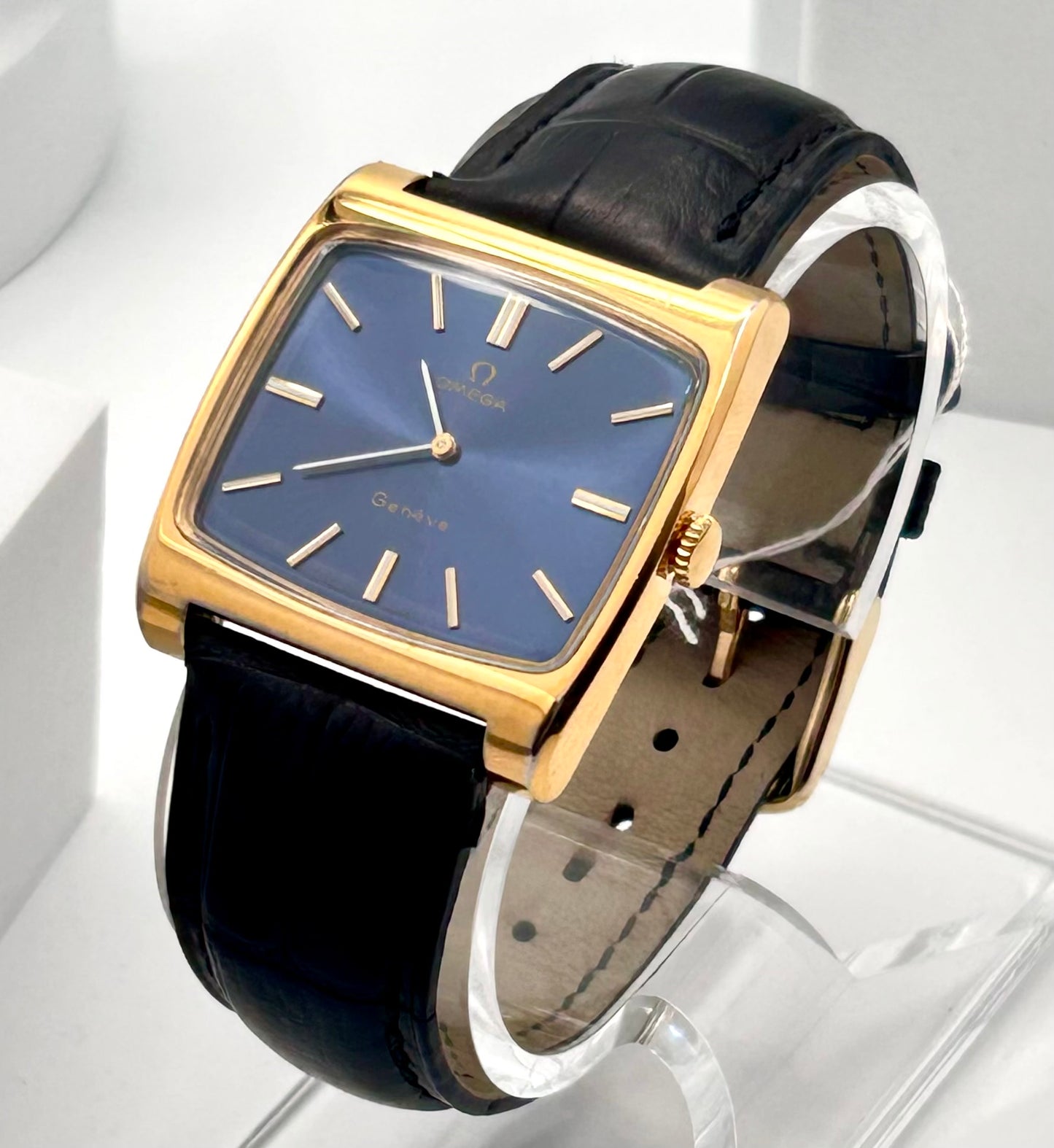 Vintage 1972 Omega Swiss watch, 35mm size case, 7in wrist leather band.