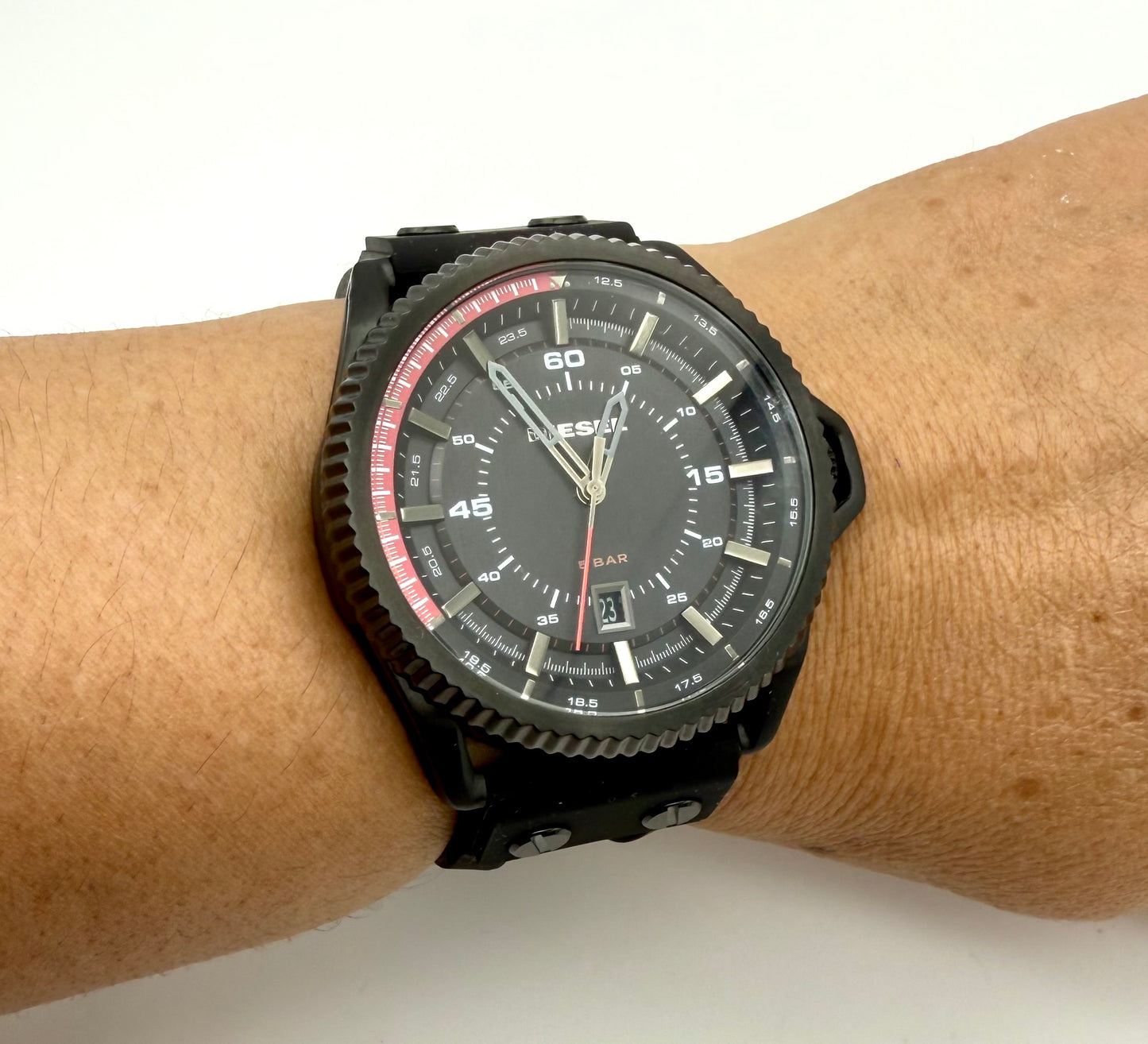 Diésel new watch mineral crystal 46mm size case, 8.5in size band