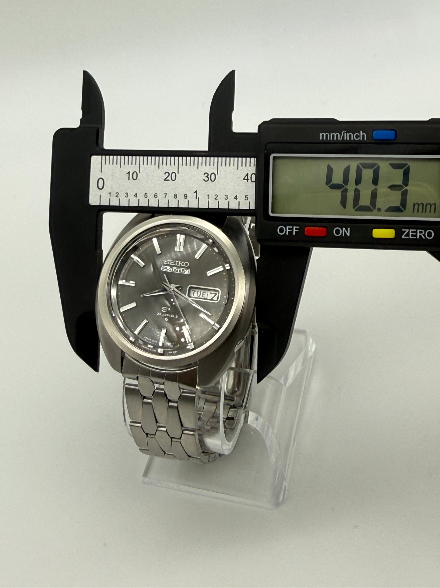 Vintage 1969 Seiko 5 Actus automatic watch , 40mm size case, 8in size wrist bracelet