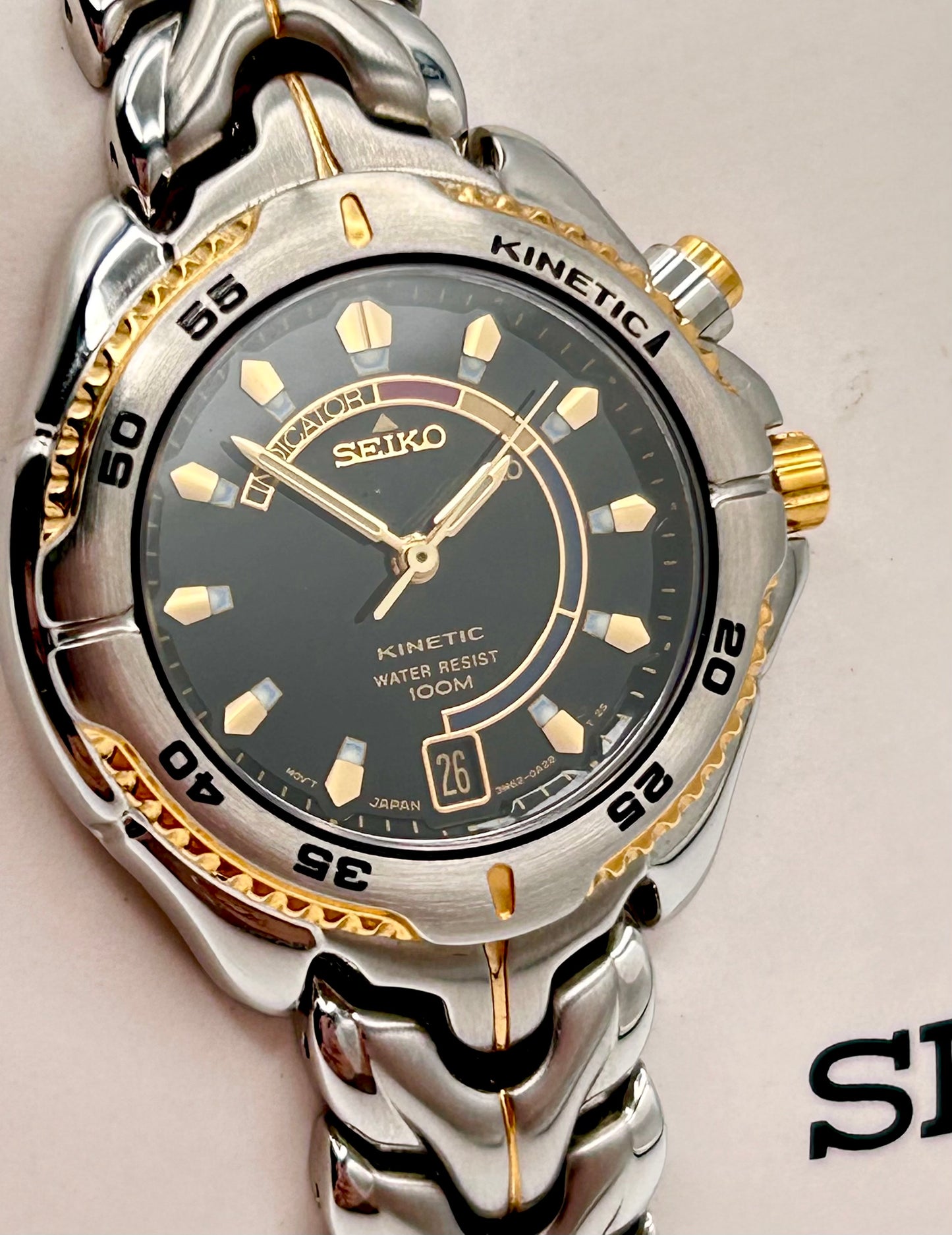 Vintage 2001 Seiko Kinetic women’s watch, 30mm size case, 6in size wrist bracelet