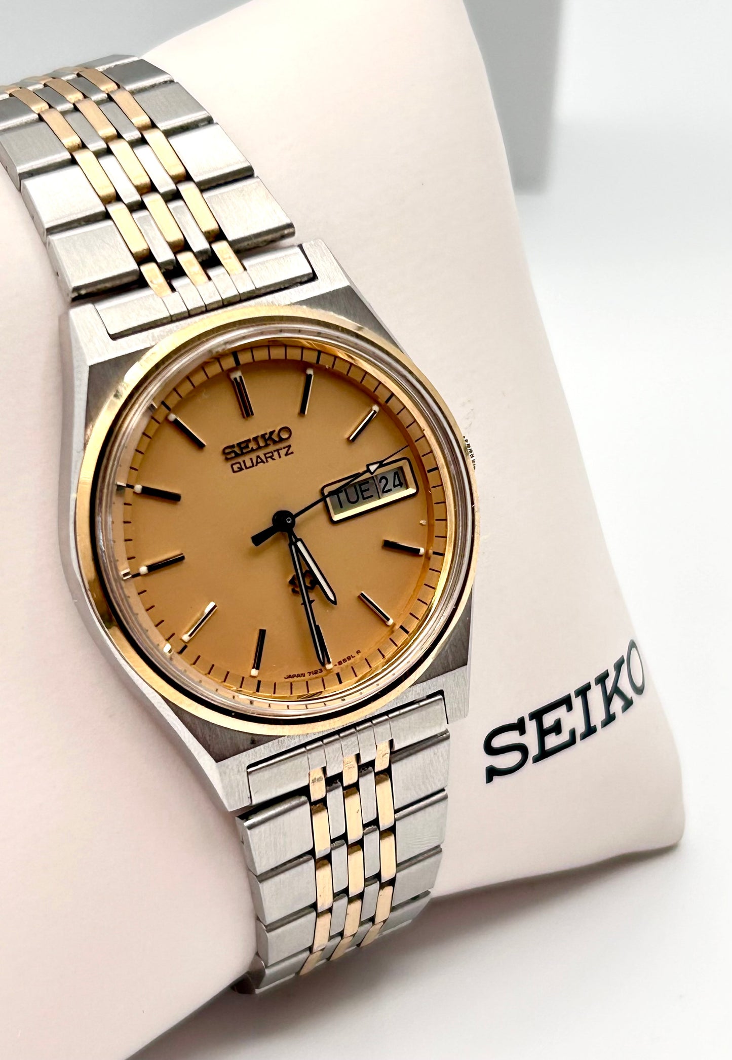 Vintage 1980 Seiko SQ watch, two tones, 36mm size case, 7.5in size wrist bracelet