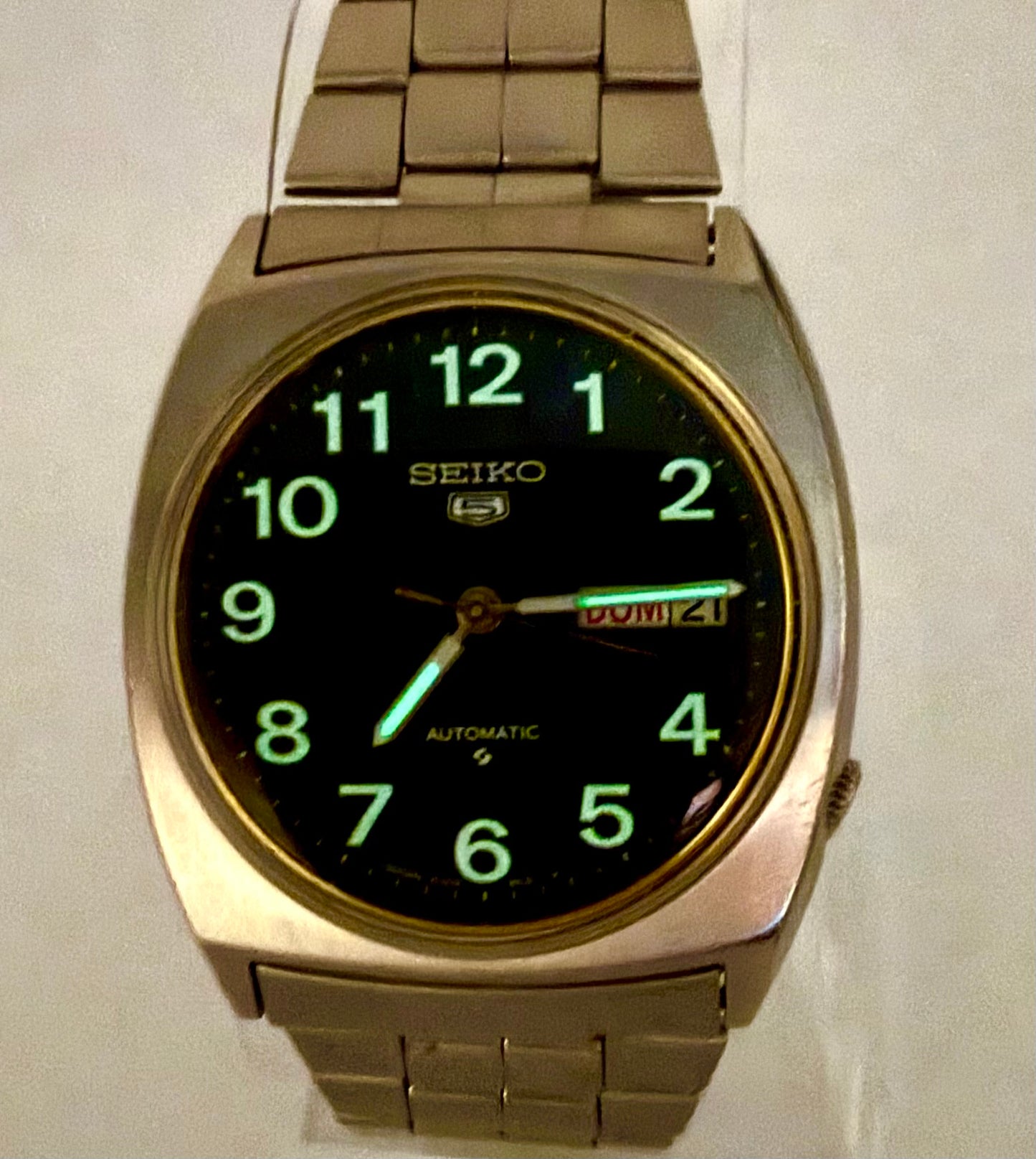 Vintage 1980 Seiko 5 automatic watch, 36mm size case, 7.5in size wrist bracelet.