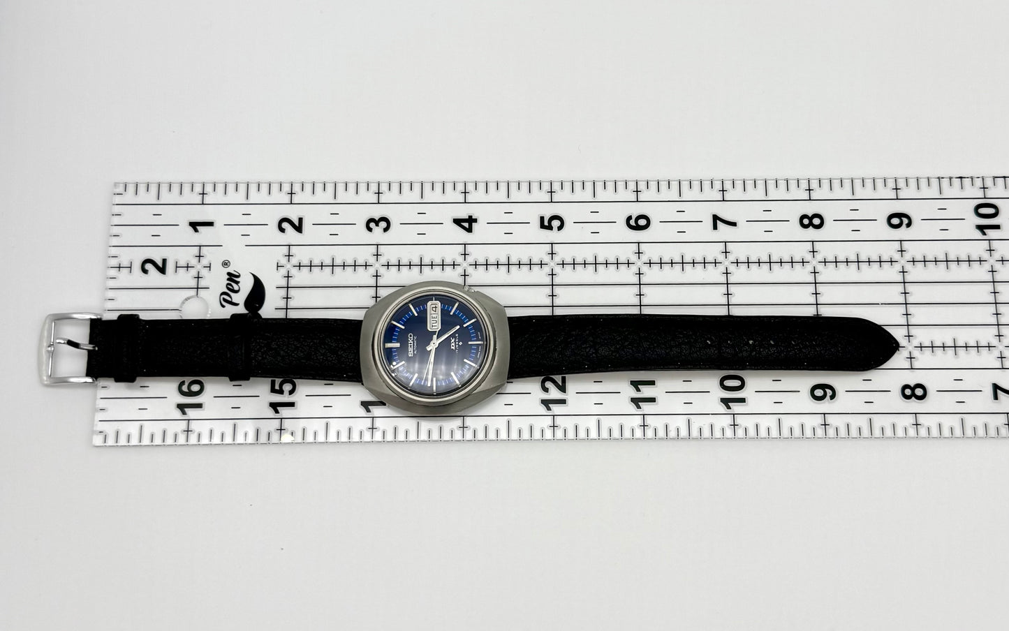 Vintage 1971 Seiko DX automatic watch, 39mm size case, 8in wrist leather band.