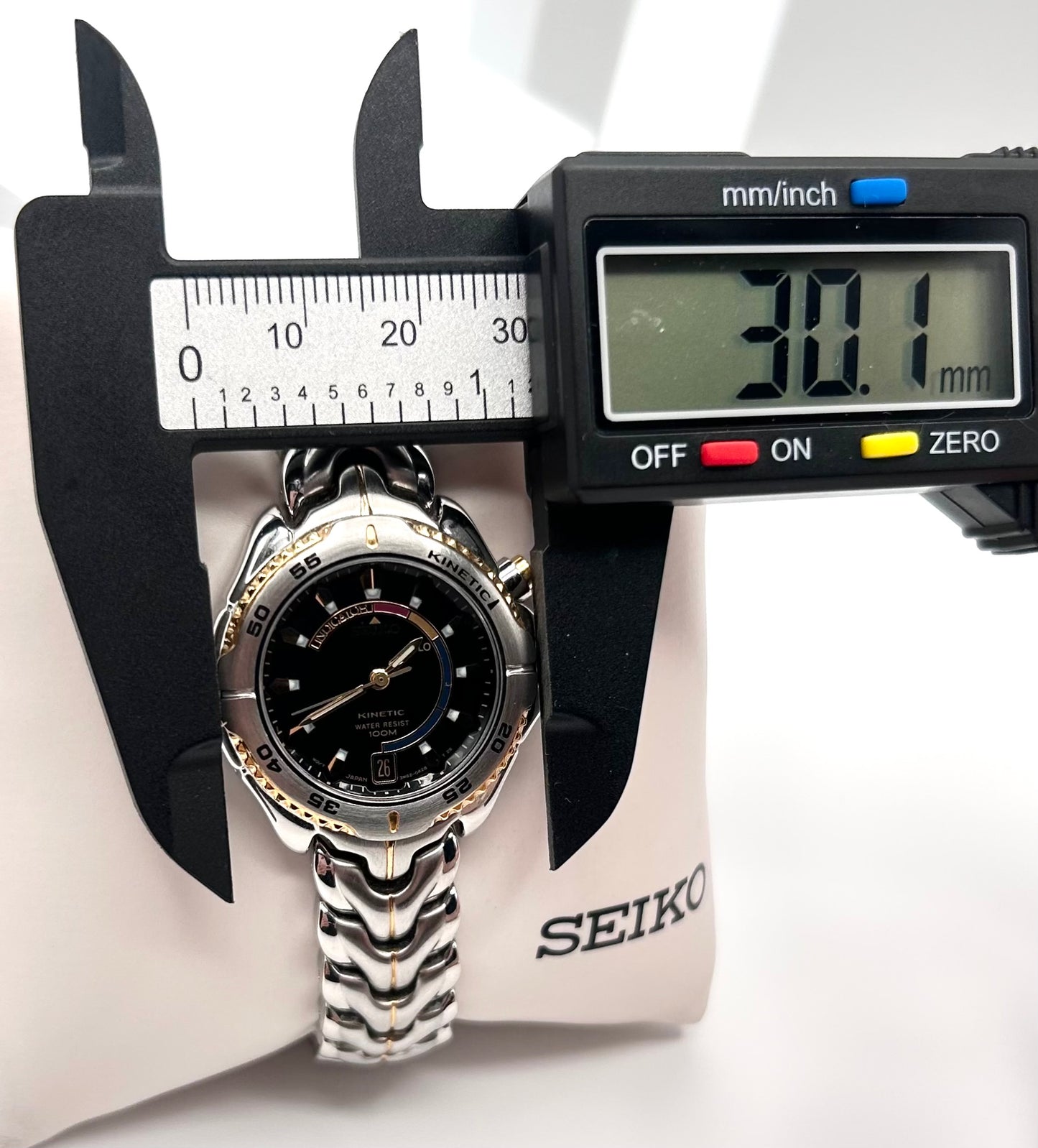 Vintage 2001 Seiko Kinetic women’s watch, 30mm size case, 6in size wrist bracelet