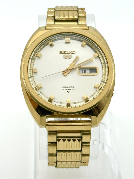 Vintage 1971 Seiko 5 automatic, 39mm size case, 7in size wrist bracelet