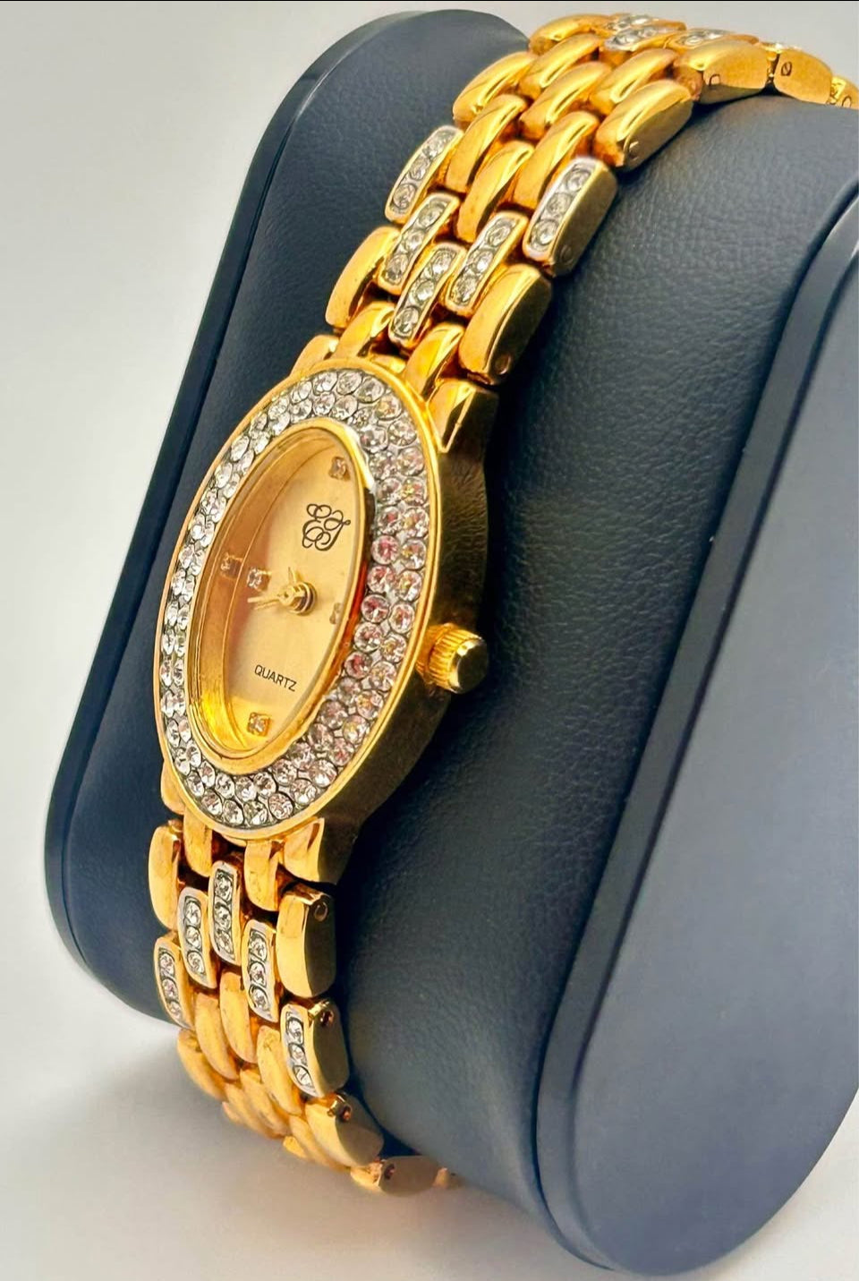 Vintage Elizabeth Taylor Rhinestone Watch gold tone, 21mm size case, 7.5in size wrist bracelet.