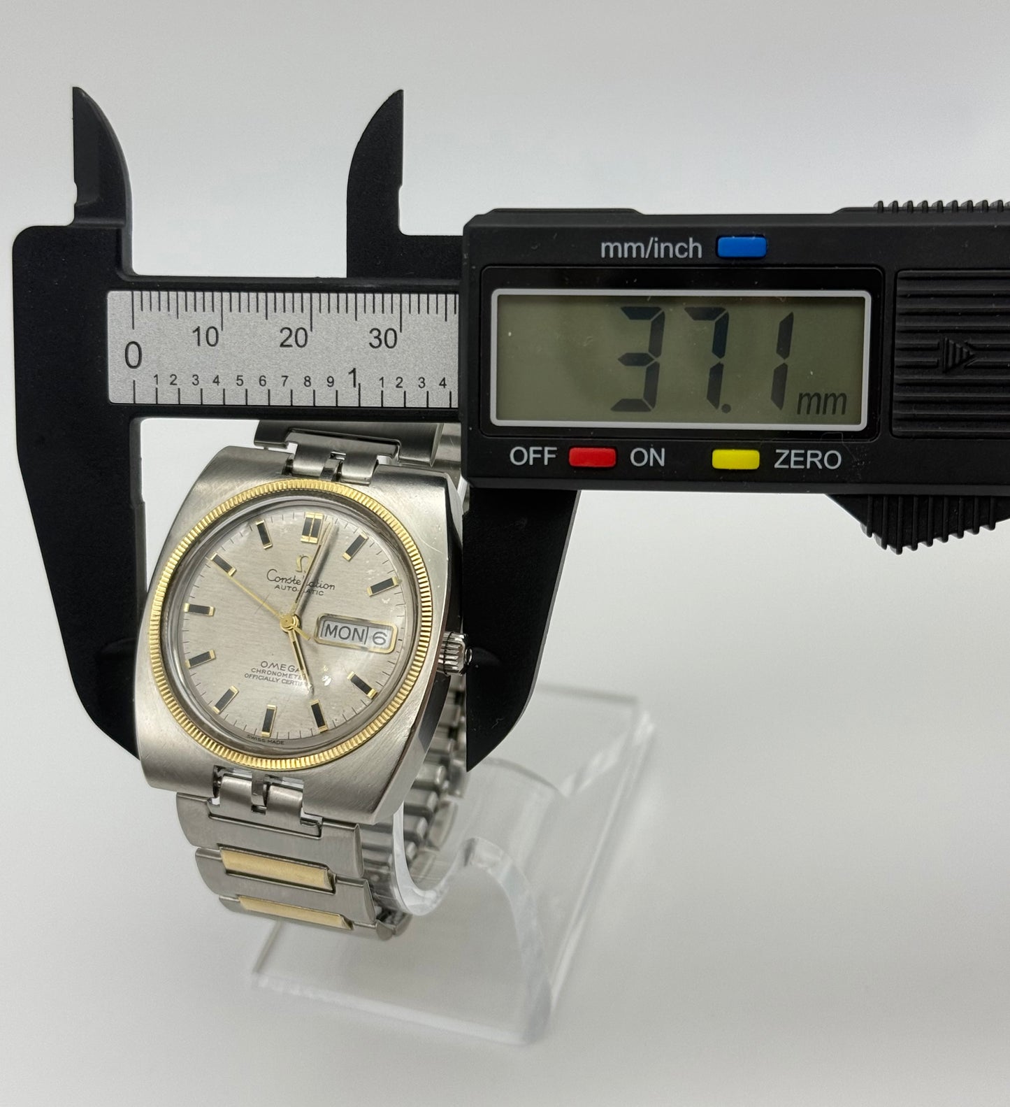 Vintage 1970 Omega Constellation 18k coin bezel watch, 37mm size case, 7in size wrist stretch bracelet