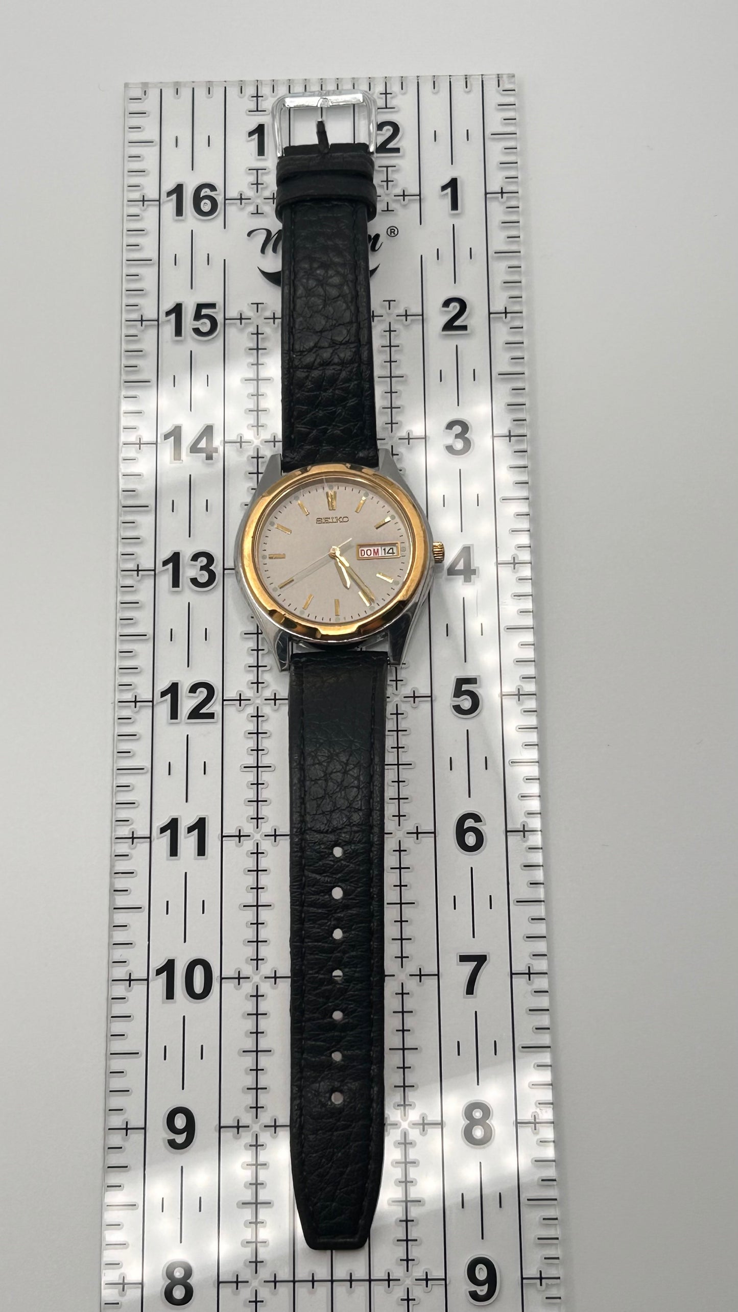 Vintage 2002 Seiko watch, 38mm size case, 7.5 size leather band