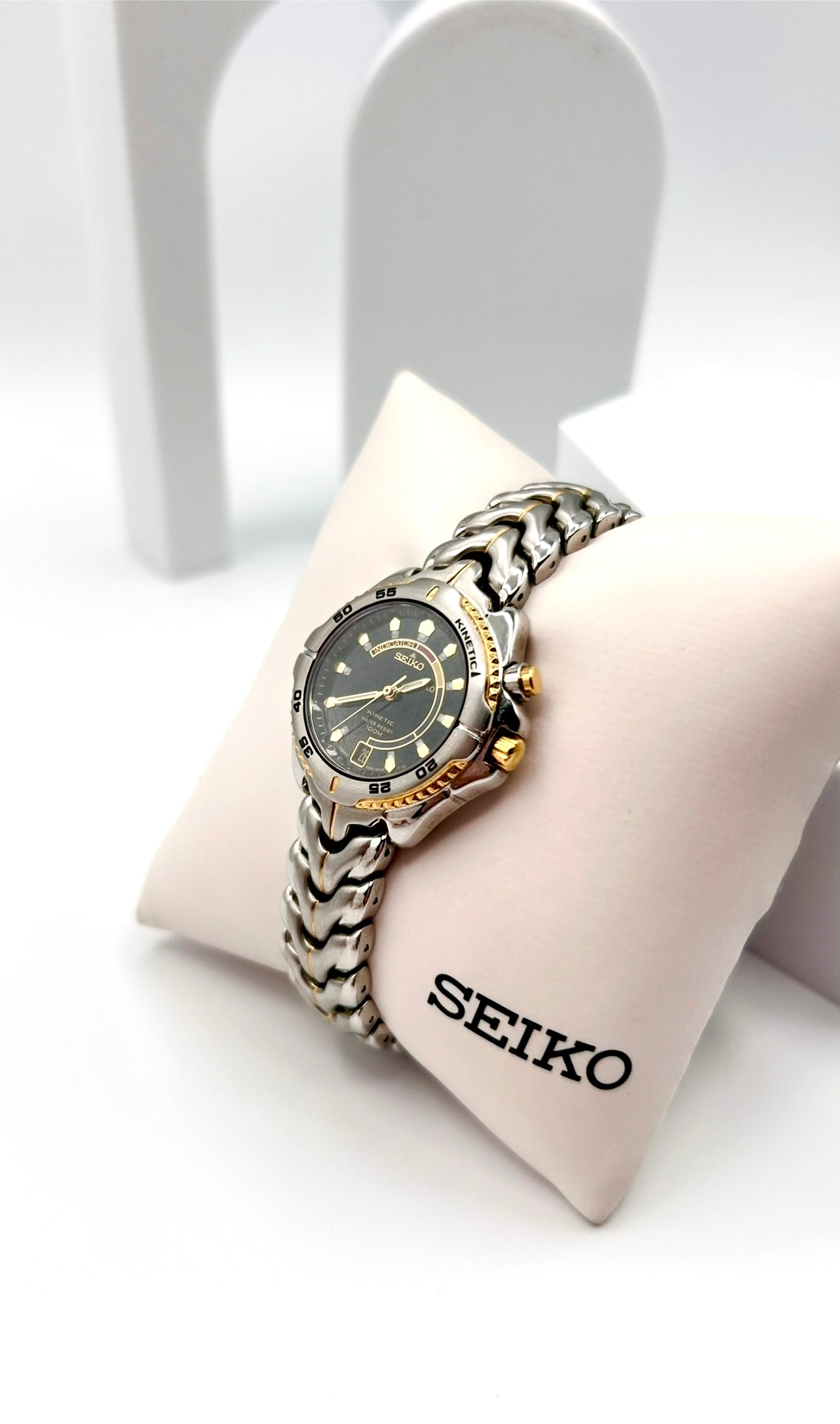 Vintage 2001 Seiko Kinetic women’s watch, 30mm size case, 6in size wrist bracelet