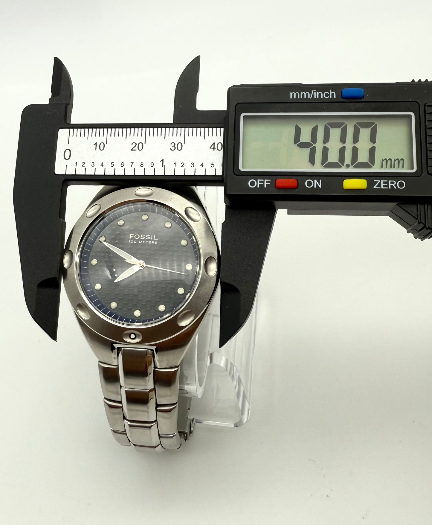 Fossil carbon fiber dial watch, 40mm size case, 6.5in size wrist bracelet