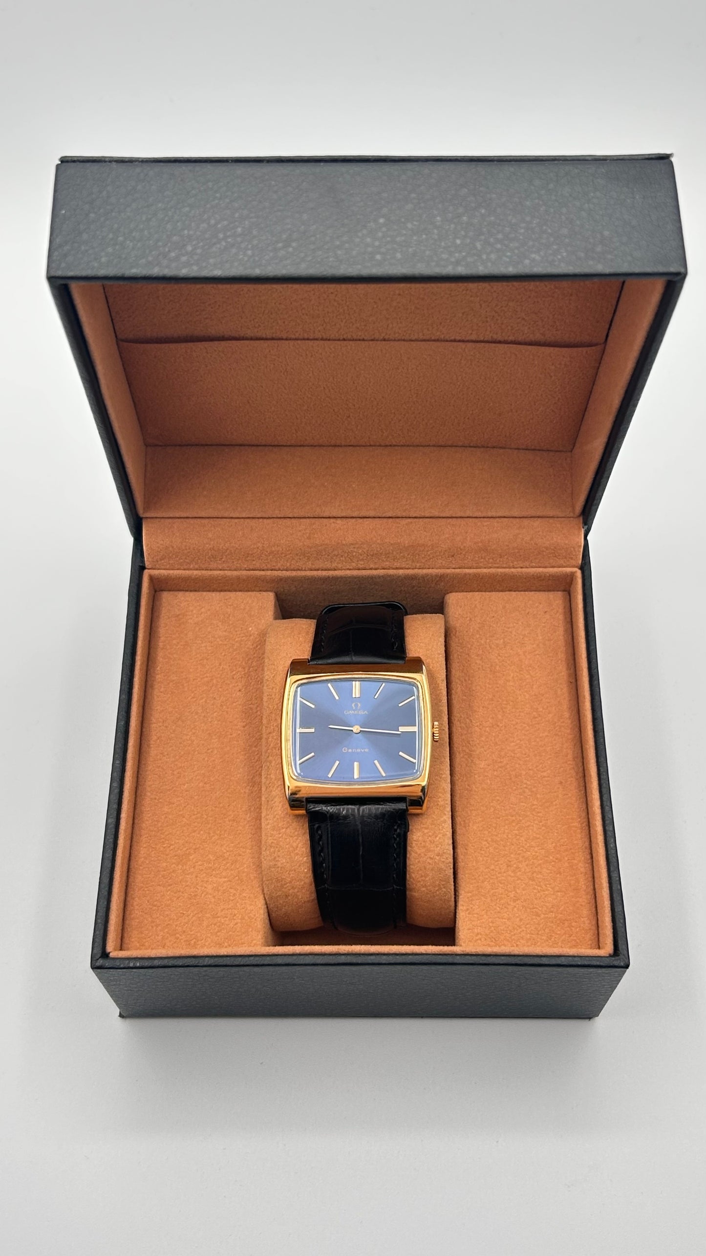 Vintage 1972 Omega Swiss watch, 35mm size case, 7in wrist leather band.