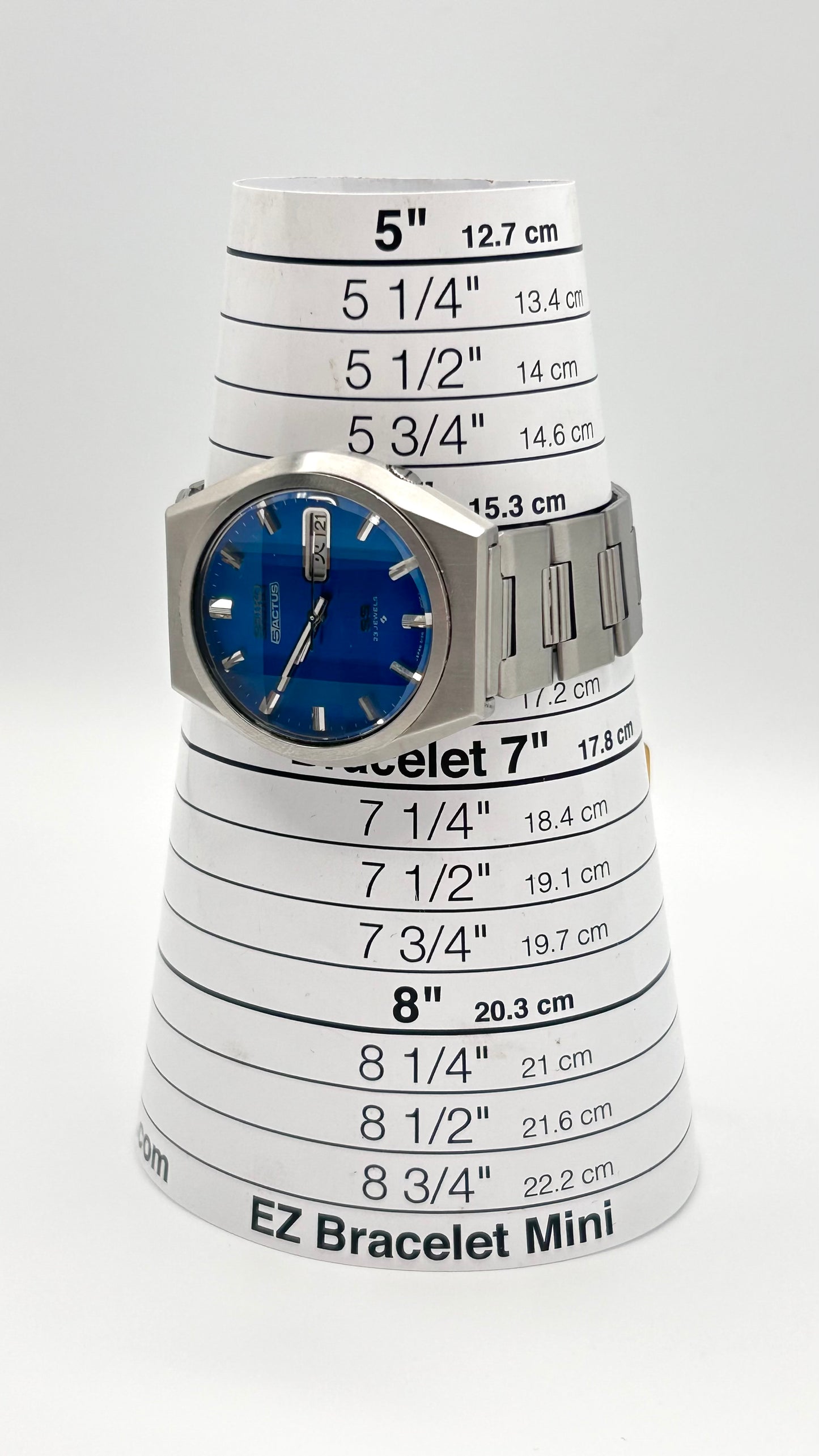 Vintage 1975 Seiko 5 Actus SS, automatic movement 42mm size case, 6.5in size wrist bracelet