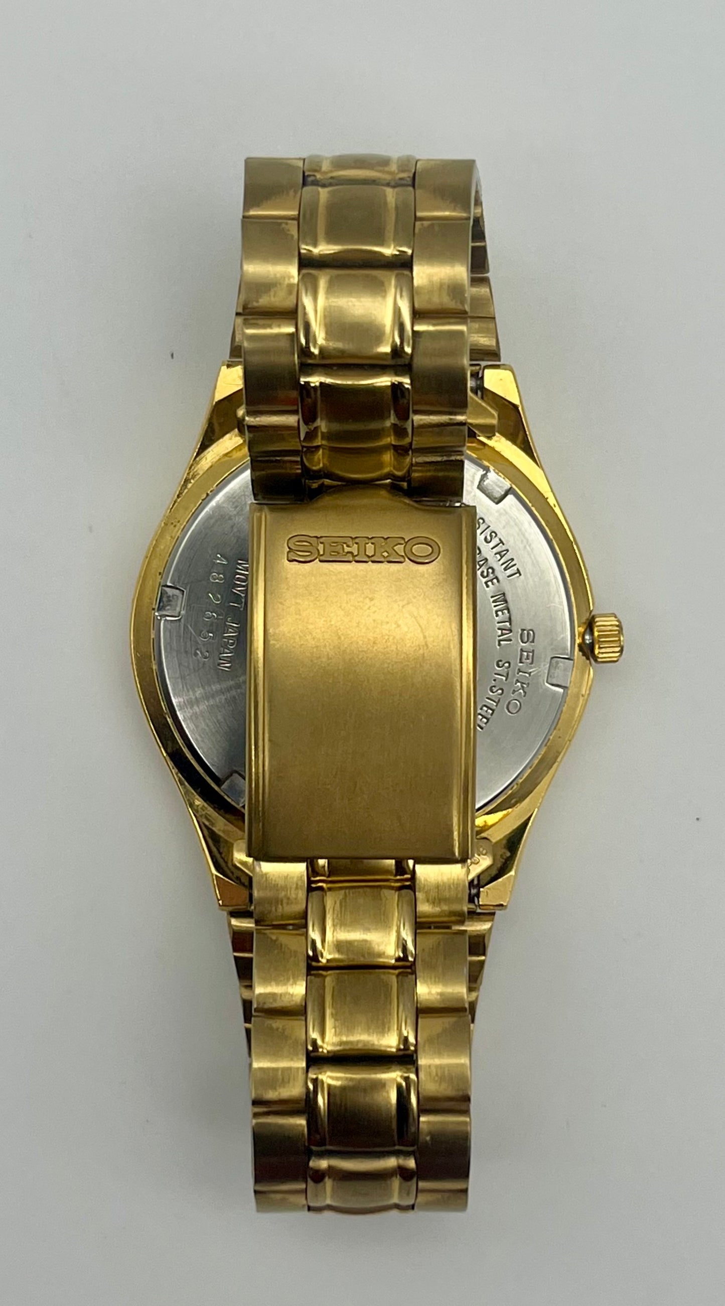 Seiko vintage 1994 gold tone watch, date indicator, 36mm size case, 6.5in wrist size band with the case watch