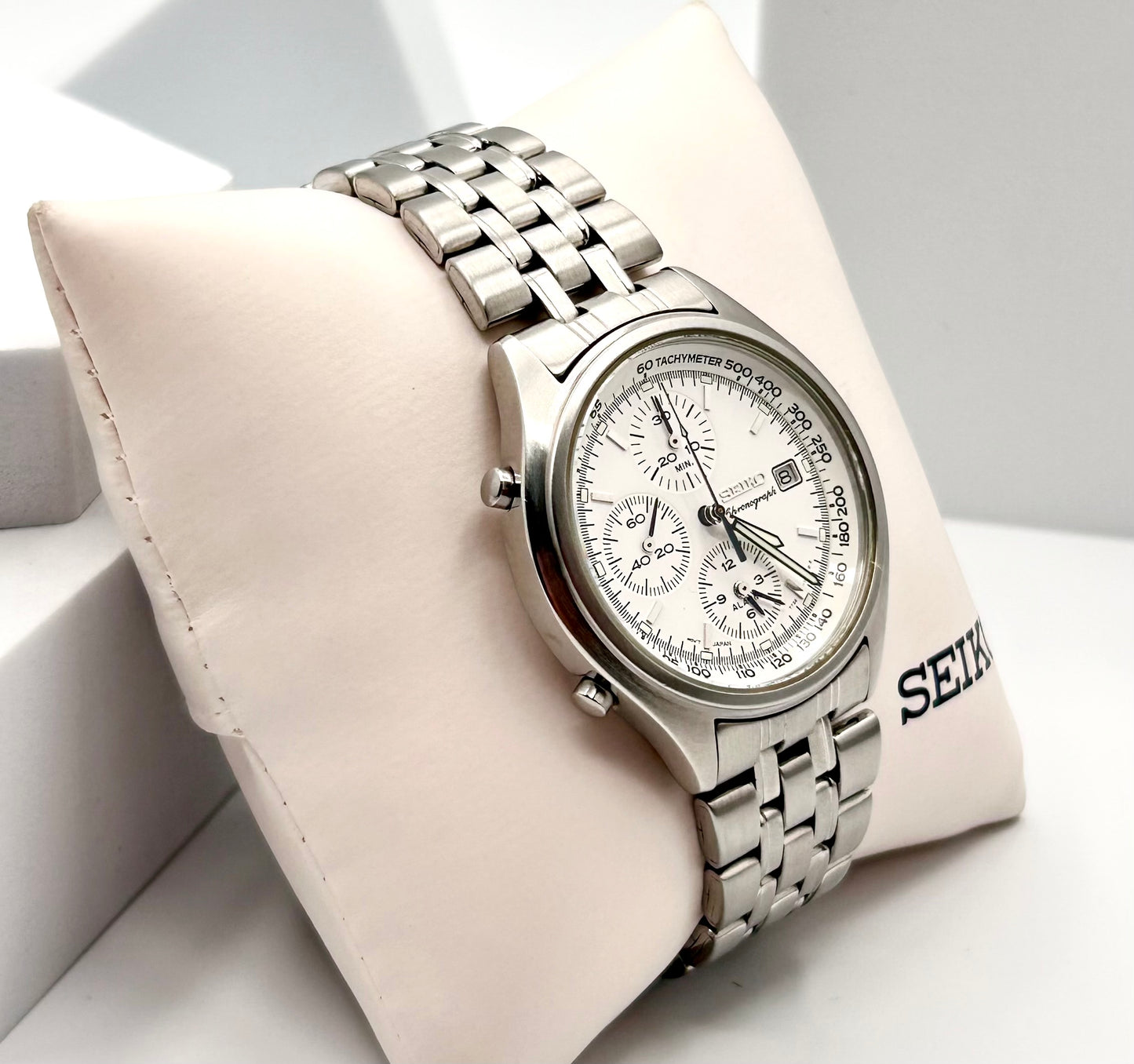 Vintage 1997 Seiko Chronograph watch, 40mm size case, 7.5in size wrist bracelet.