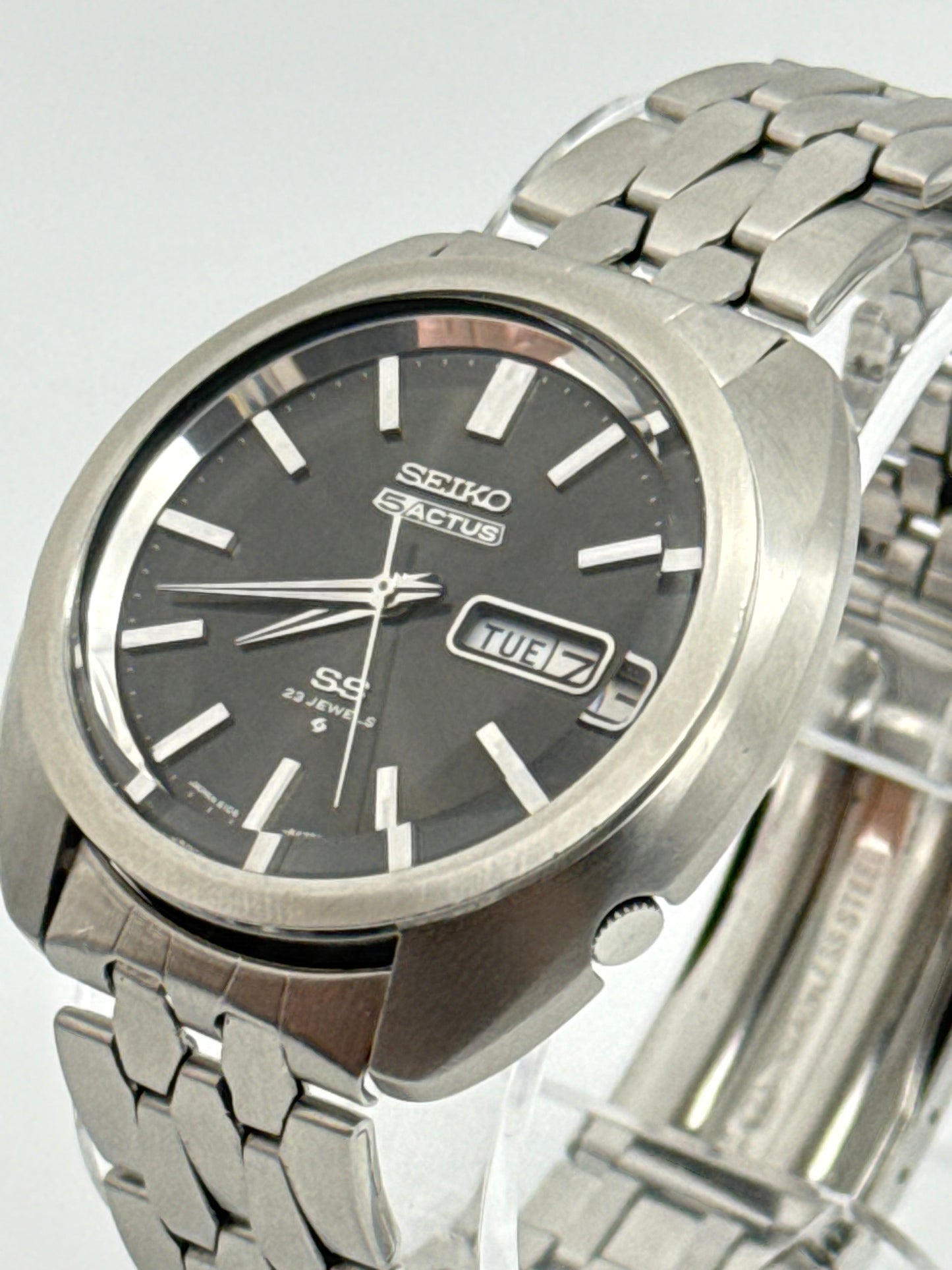 Vintage 1969 Seiko 5 Actus automatic watch , 40mm size case, 8in size wrist bracelet