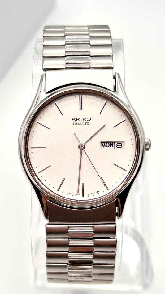 Vintage 2000 Seiko watch, 36mm size case, 7in size case
