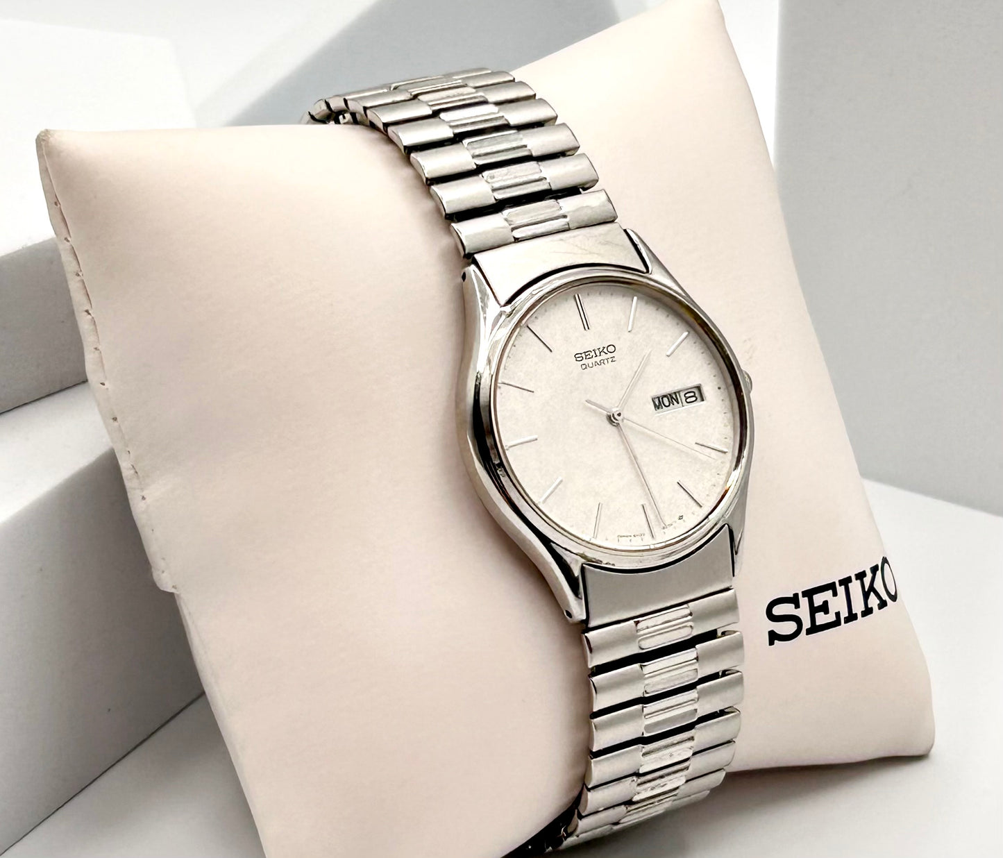 Vintage 2000 Seiko watch, 36mm size case, 7in size case