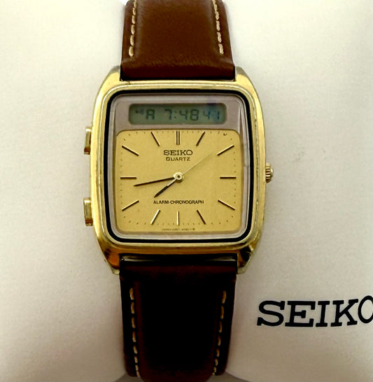 Vintage 1981 Seiko analog and digital tank watch, 31mm size case, 8in size leather band