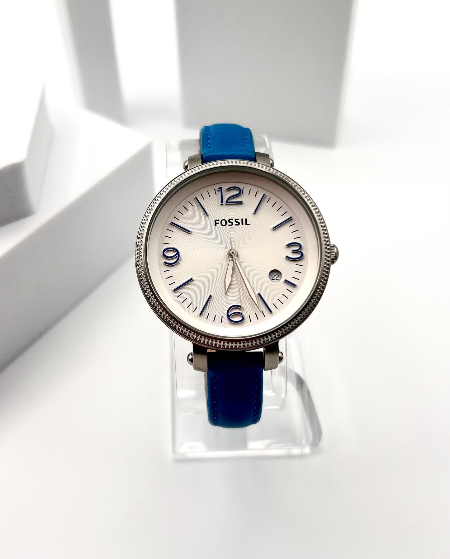 Fossil Heather Blue women’s watch, 40mm size case, 8in size wrist leather band