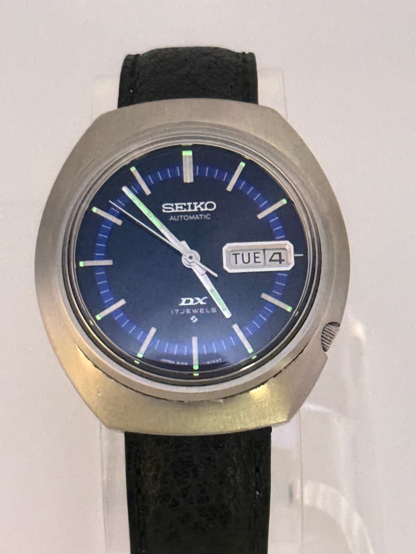 Vintage 1971 Seiko DX automatic watch, 39mm size case, 8in wrist leather band.