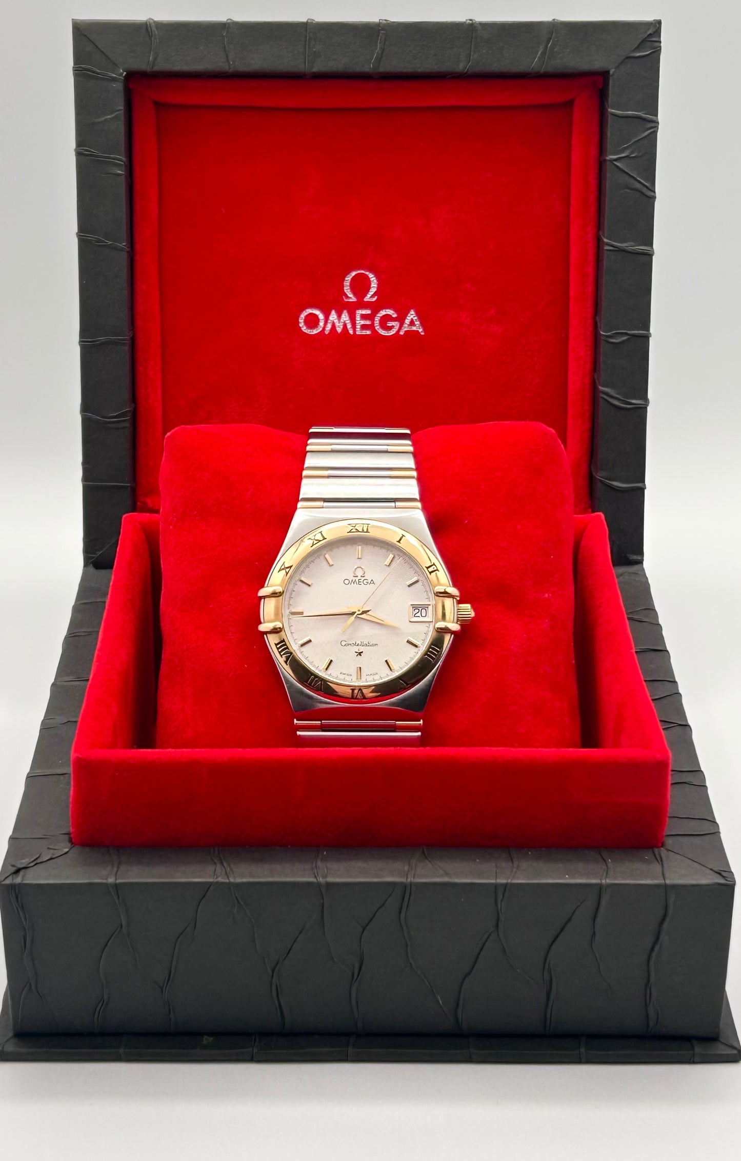 Vintage 1998 Omega Constellation 18k solid gold and stainless steel 39mm size case, 7.5in size wrist bracelet
