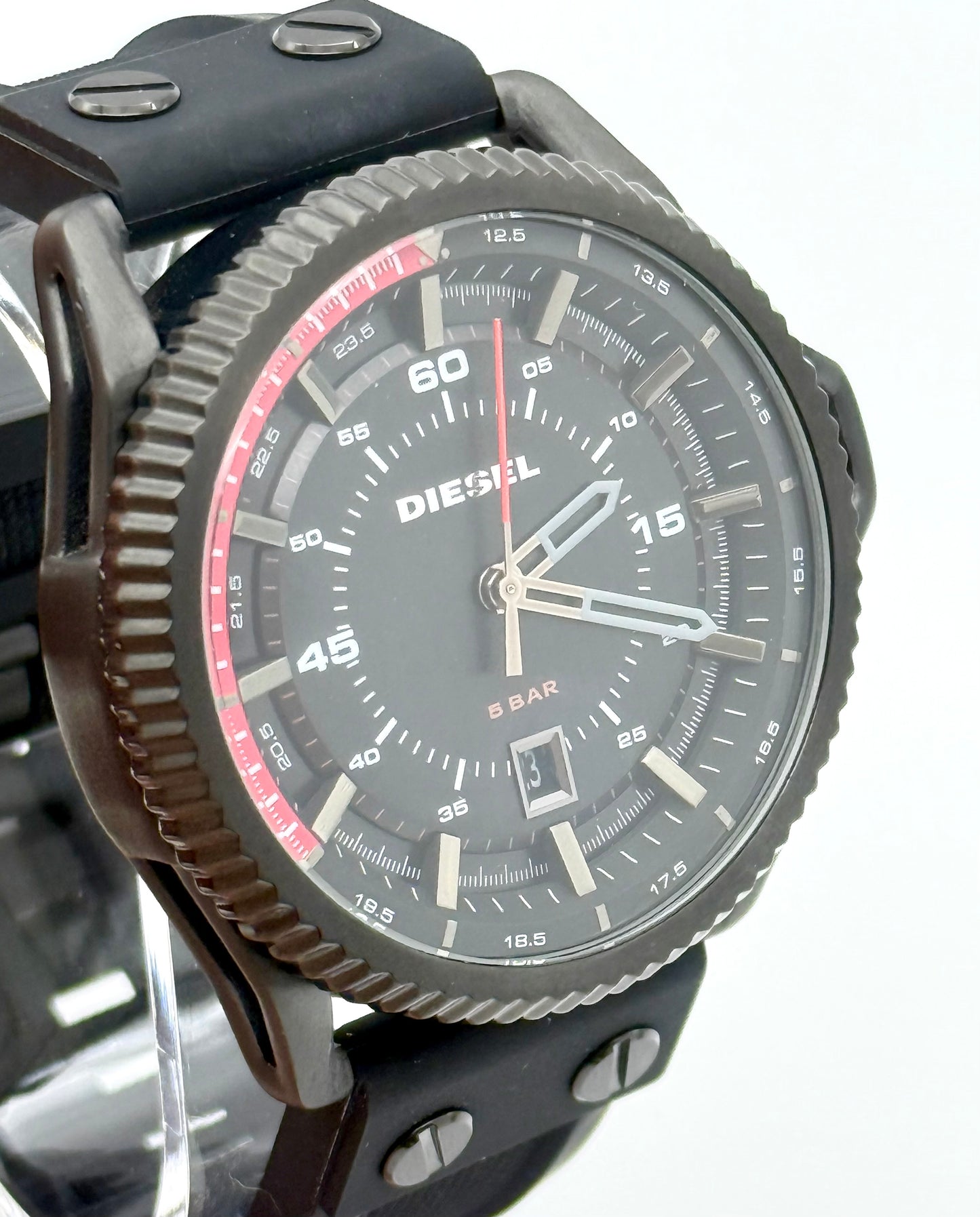 Diésel new watch mineral crystal 46mm size case, 8.5in size band
