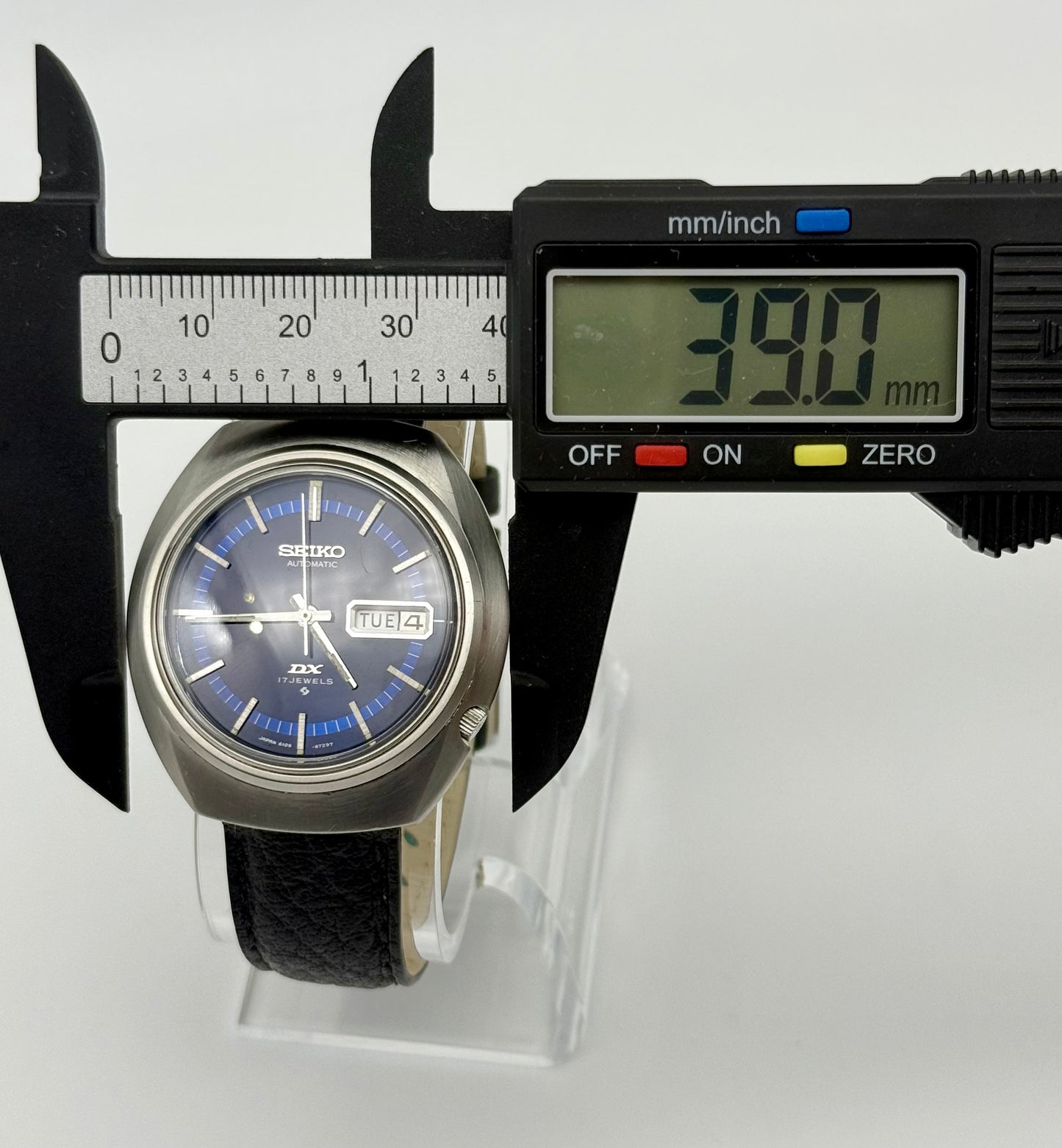 Vintage 1971 Seiko DX automatic watch, 39mm size case, 8in wrist leather band.