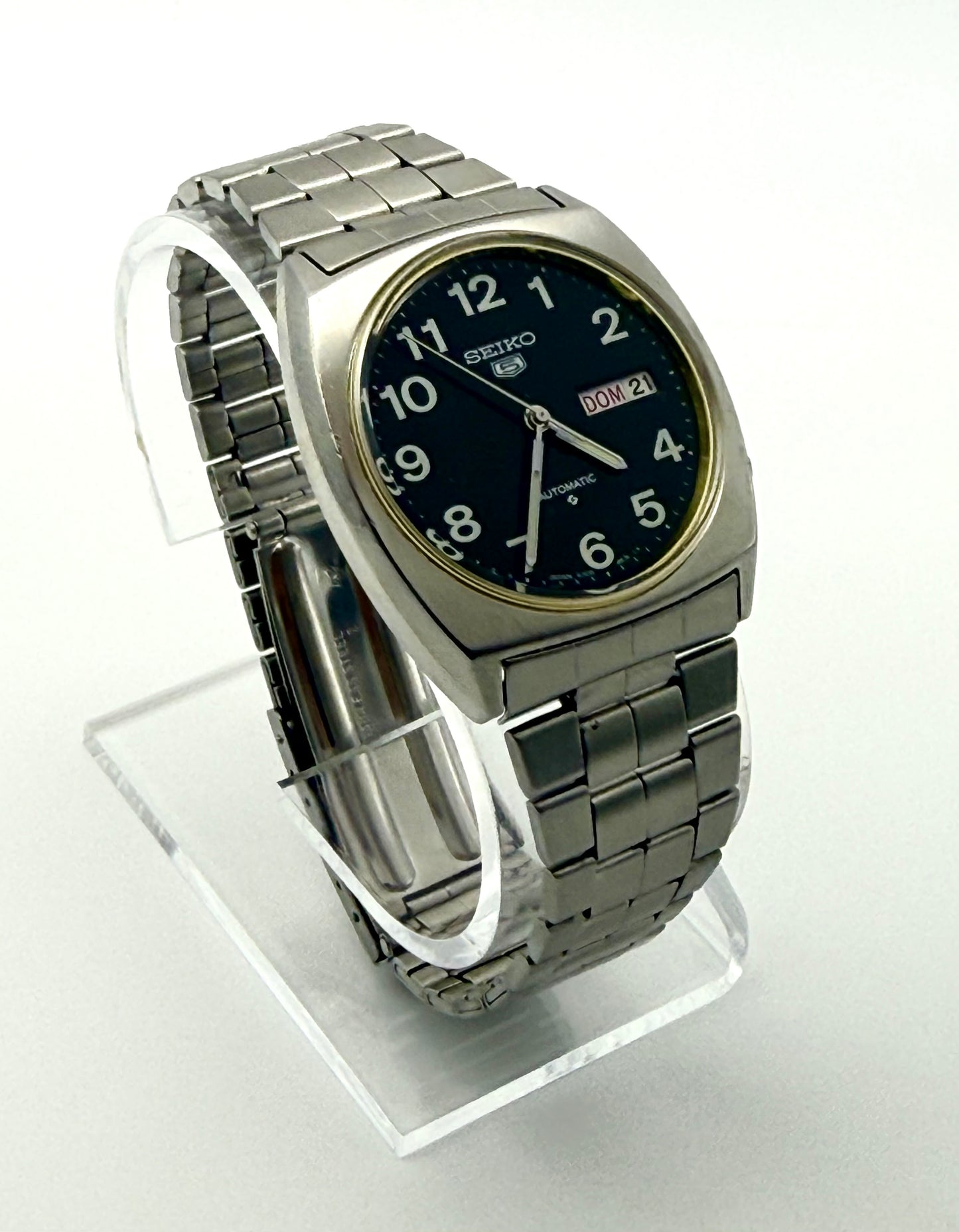 Vintage 1980 Seiko 5 automatic watch, 36mm size case, 7.5in size wrist bracelet.