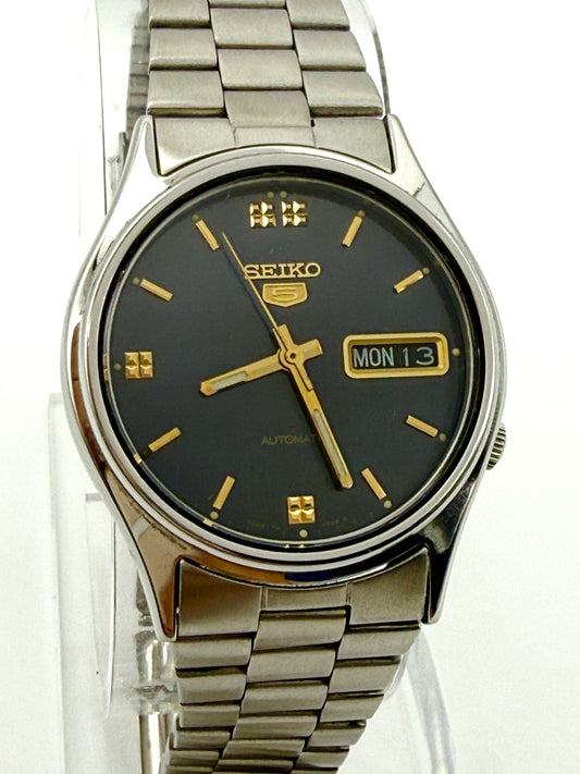 Vintage 1979 Seiko 5 automatic movement watch, 35mm size case, 6.5in size wrist bracelet